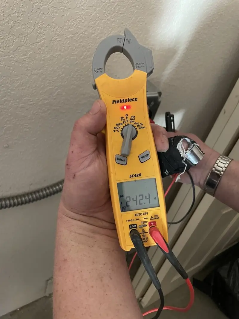 Voltage testing with clamp meter during Aluminum Wiring Replacement in Brooks